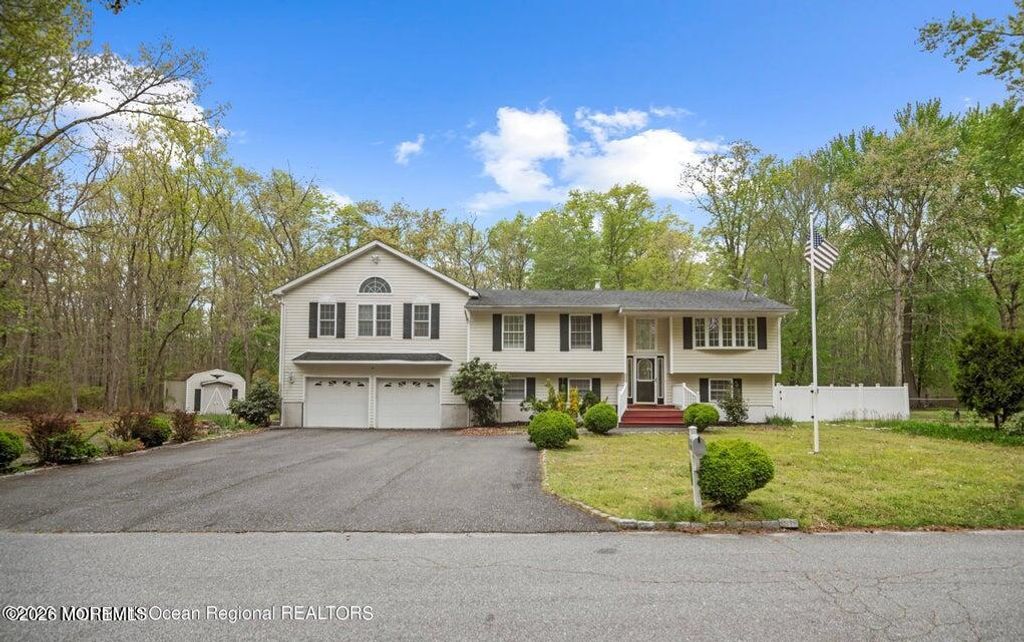 46 Walter Drive, Jackson, NJ 08527