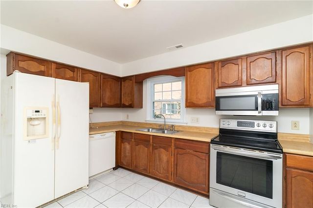 2939 Radcliffe LN N, Chesapeake, VA 23321