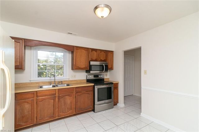 2939 Radcliffe LN N, Chesapeake, VA 23321