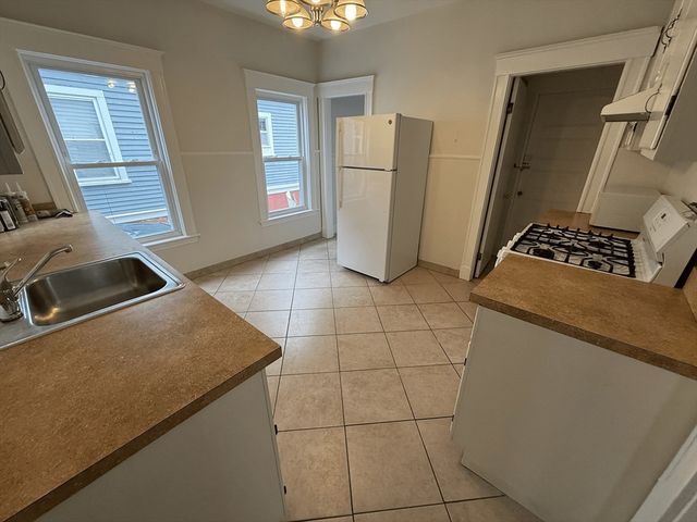 65 Rogers Ave 1, Somerville, MA 02144