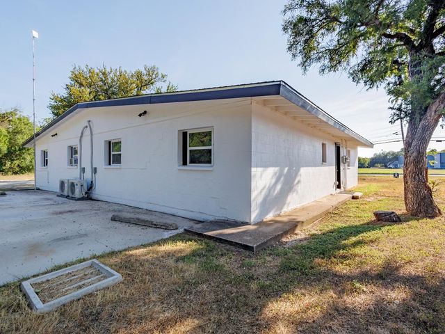 2904 4th Street, Brownwood, TX 76801