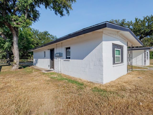 2904 4th Street, Brownwood, TX 76801