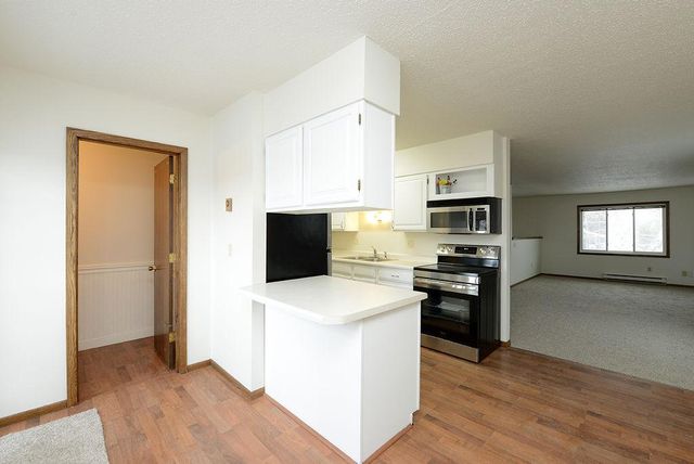 2366 20th Avenue S, Fargo, ND 58103