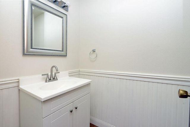 2366 20th Avenue S, Fargo, ND 58103