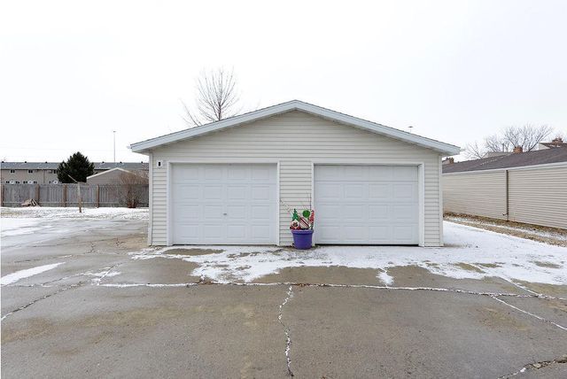 2366 20th Avenue S, Fargo, ND 58103