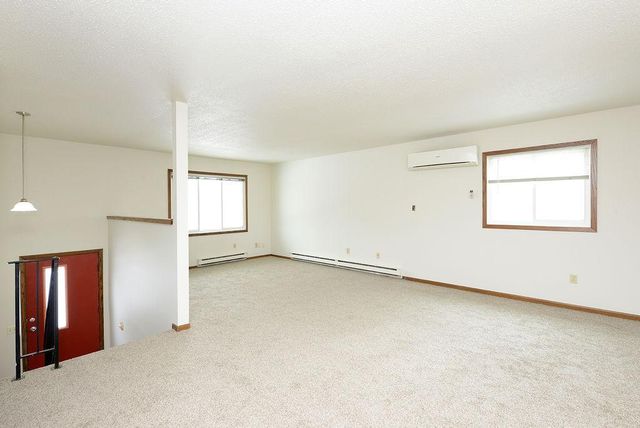 2366 20th Avenue S, Fargo, ND 58103