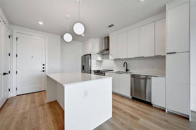 1701 Simond Ave 323, Austin, TX 78723