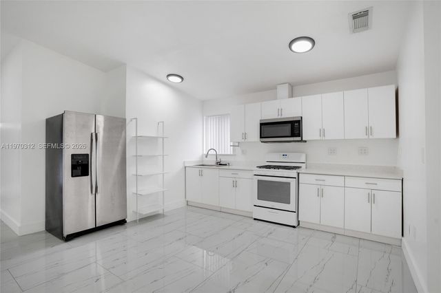 12068 SW 210th St, Miami, FL 33177