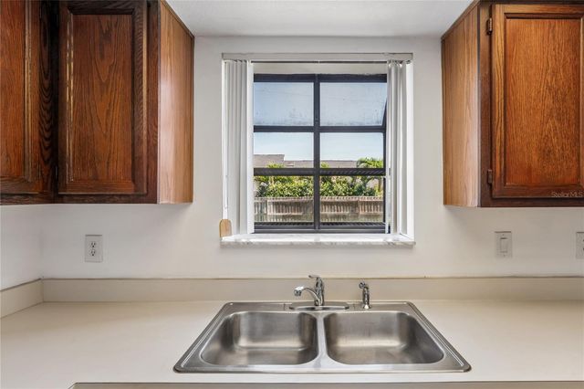 305 HAMMOCK PINE BOULEVARD 305, Clearwater, FL 33761