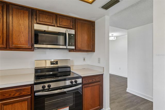 305 HAMMOCK PINE BOULEVARD 305, Clearwater, FL 33761