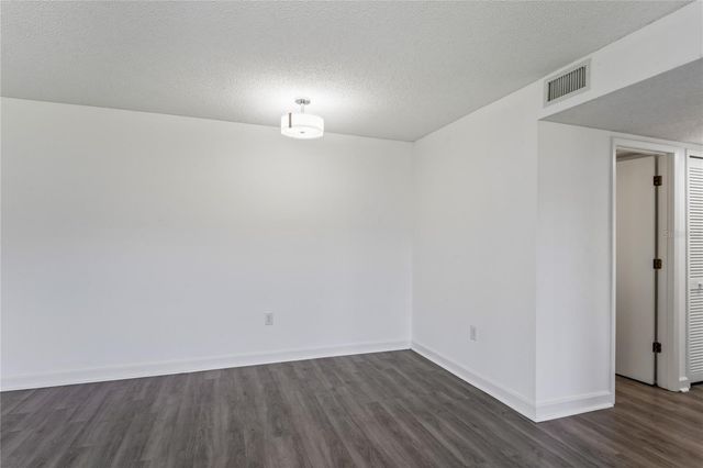 305 HAMMOCK PINE BOULEVARD 305, Clearwater, FL 33761