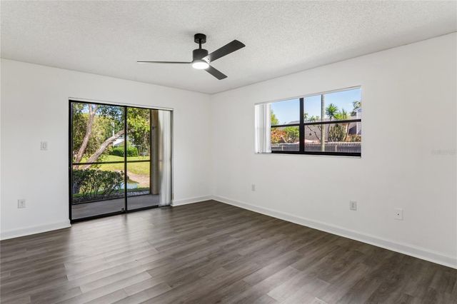305 HAMMOCK PINE BOULEVARD 305, Clearwater, FL 33761