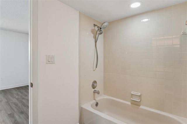 305 HAMMOCK PINE BOULEVARD 305, Clearwater, FL 33761