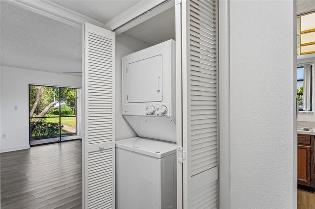305 HAMMOCK PINE BOULEVARD 305, Clearwater, FL 33761