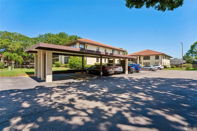 305 HAMMOCK PINE BOULEVARD 305, Clearwater, FL 33761