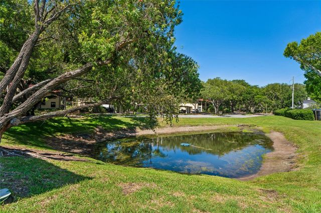 305 HAMMOCK PINE BOULEVARD 305, Clearwater, FL 33761