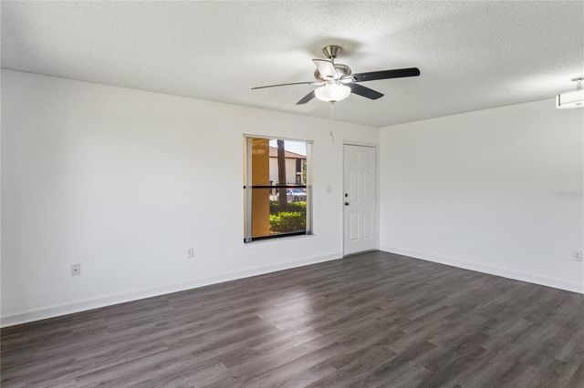 305 HAMMOCK PINE BOULEVARD 305, Clearwater, FL 33761