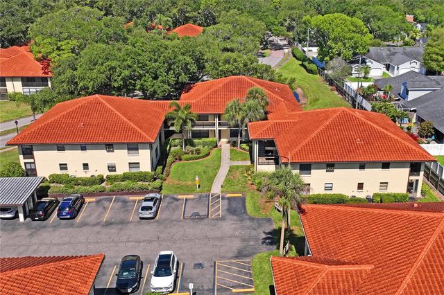 305 HAMMOCK PINE BOULEVARD 305, Clearwater, FL 33761
