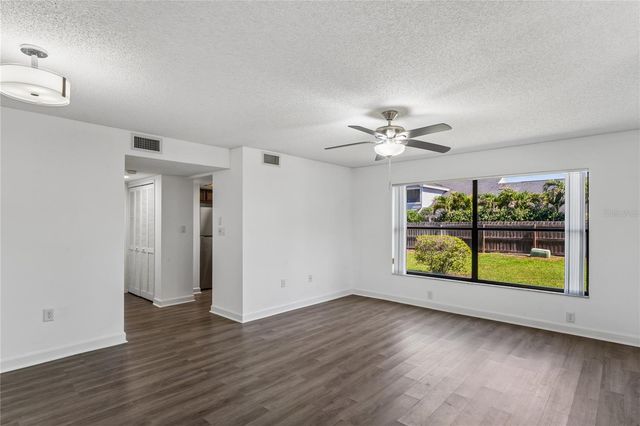 305 HAMMOCK PINE BOULEVARD 305, Clearwater, FL 33761