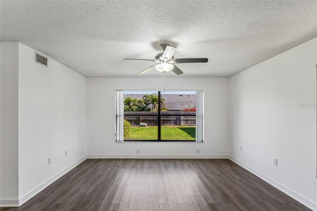 305 HAMMOCK PINE BOULEVARD 305, Clearwater, FL 33761