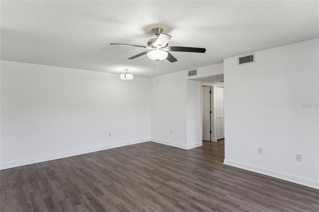 305 HAMMOCK PINE BOULEVARD 305, Clearwater, FL 33761