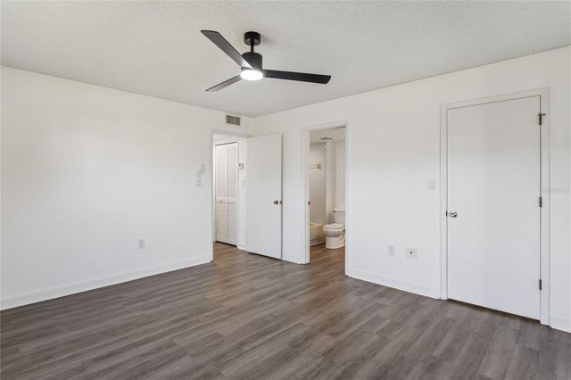 305 HAMMOCK PINE BOULEVARD 305, Clearwater, FL 33761