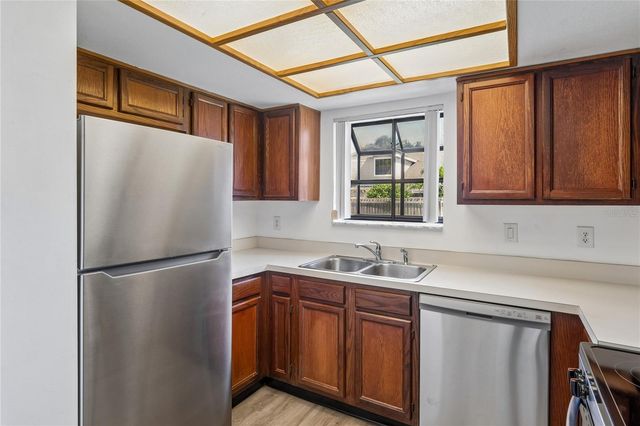 305 HAMMOCK PINE BOULEVARD 305, Clearwater, FL 33761