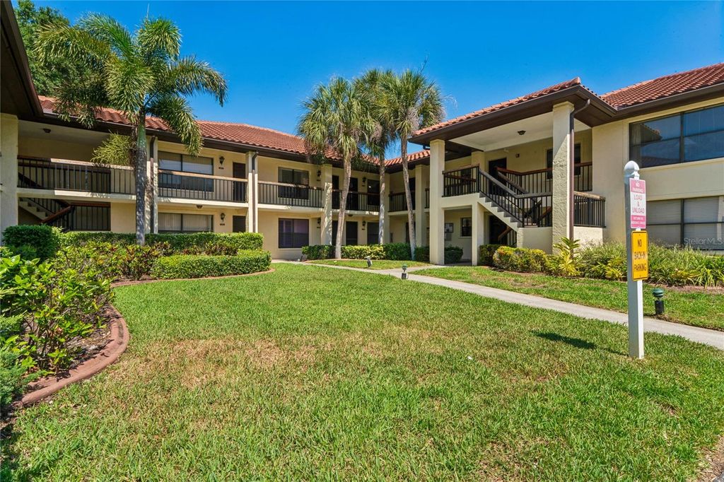 305 HAMMOCK PINE BOULEVARD 305, Clearwater, FL 33761