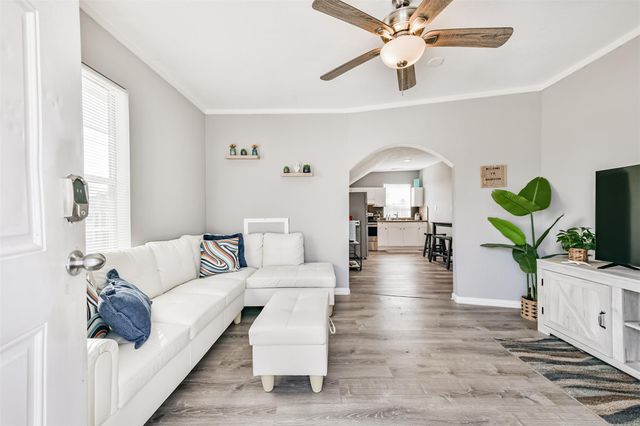 2727 Avenue K, Galveston, TX 77550