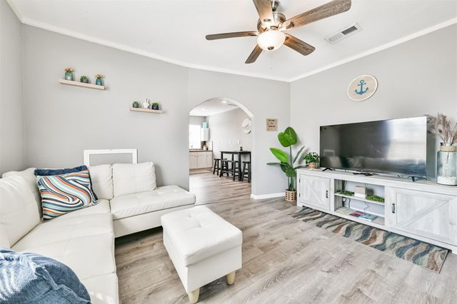 2727 Avenue K, Galveston, TX 77550