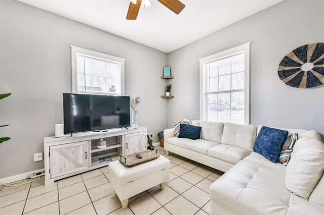 2727 Avenue K, Galveston, TX 77550