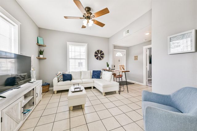 2727 Avenue K, Galveston, TX 77550