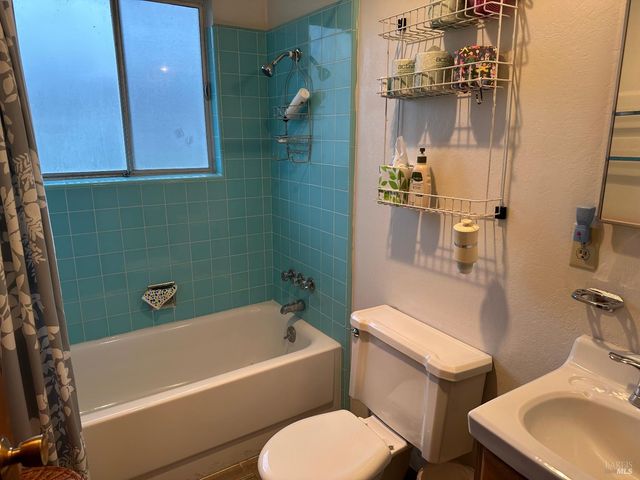 12724 Island Cir, Clearlake Oaks, CA 95423