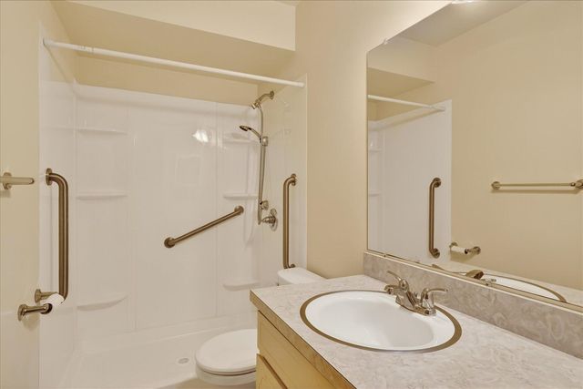 655 Blue Ash Drive 114, Grand Rapids, MI 49548