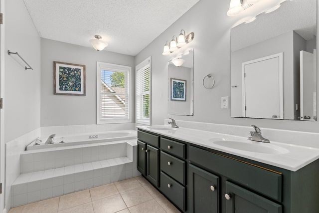 1119 Bluff Pass S, Chaska, MN 55318