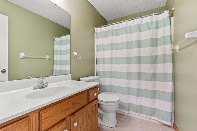 1119 Bluff Pass S, Chaska, MN 55318