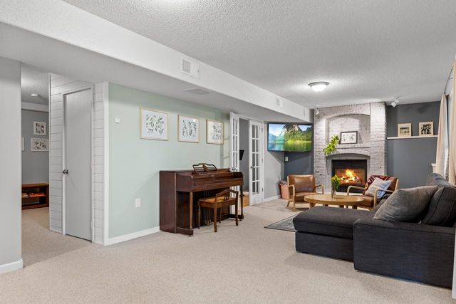1119 Bluff Pass S, Chaska, MN 55318