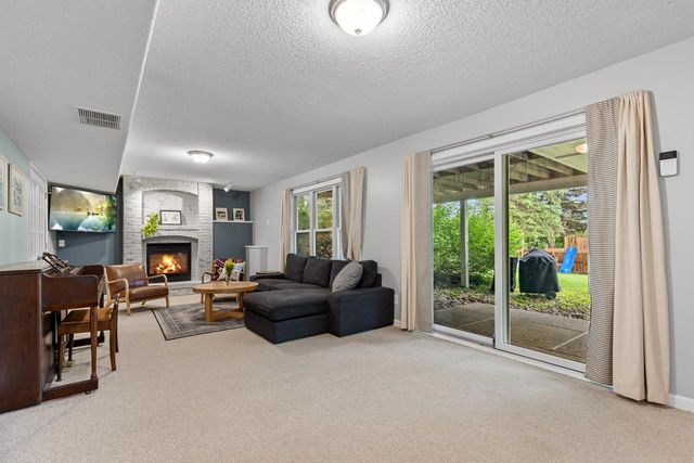 1119 Bluff Pass S, Chaska, MN 55318