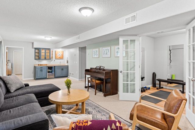 1119 Bluff Pass S, Chaska, MN 55318