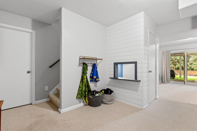 1119 Bluff Pass S, Chaska, MN 55318