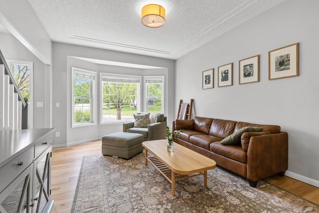 1119 Bluff Pass S, Chaska, MN 55318