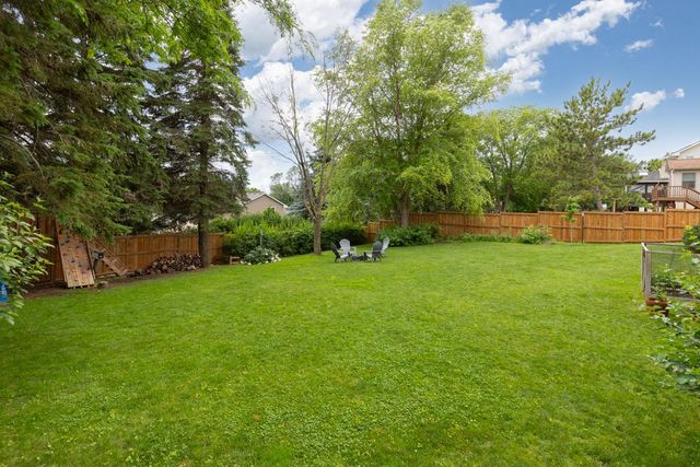 1119 Bluff Pass S, Chaska, MN 55318