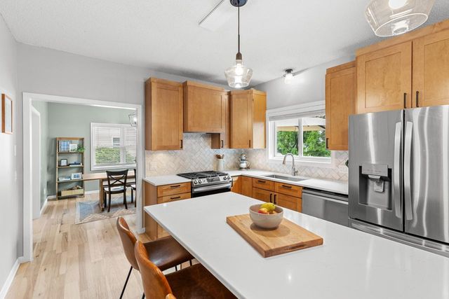 1119 Bluff Pass S, Chaska, MN 55318