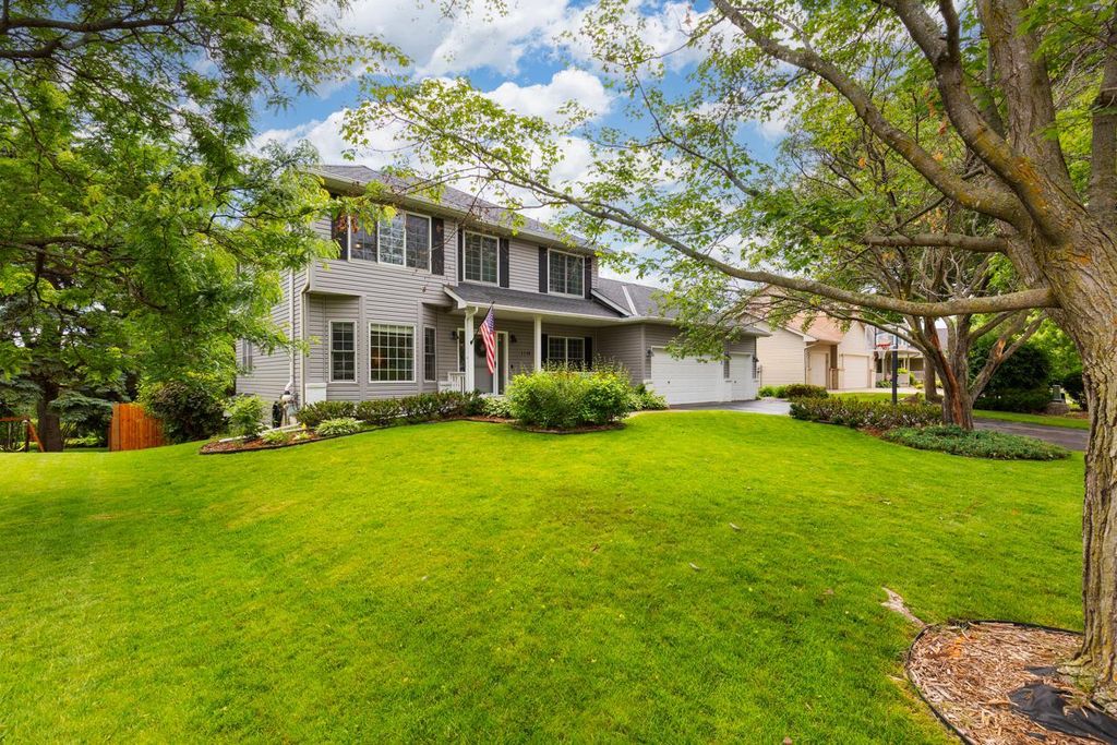 1119 Bluff Pass S, Chaska, MN 55318