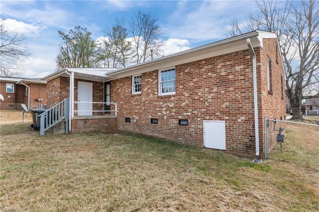 2214 Woodberry Drive, Greensboro, NC 27403