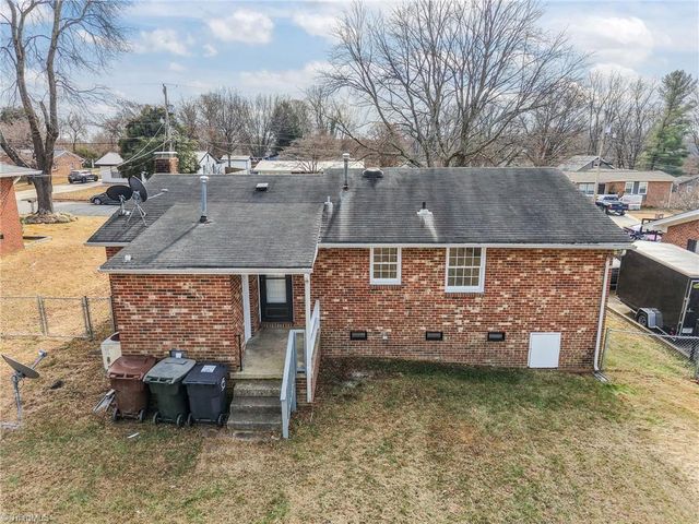 2214 Woodberry Drive, Greensboro, NC 27403