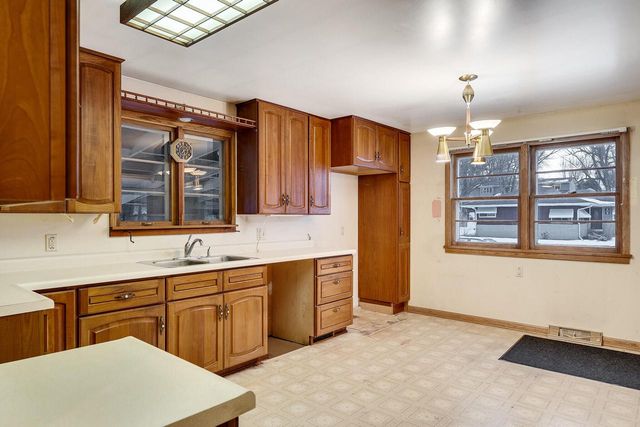 217 Lake STREET, Holmen, WI 54636