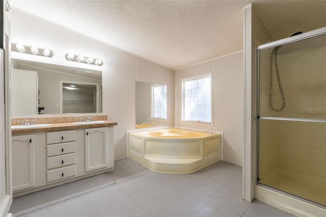 13811 COUNTY ROAD 109D, Lady Lake, FL 32159