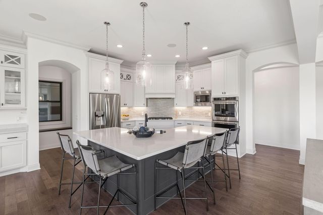 5860 Club Valley Road, Excelsior, MN 55331