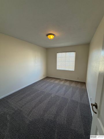 18207 Margo Street, Omaha, NE 68136